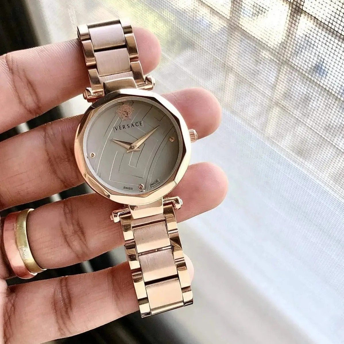 VR Rose Gold New Stylish Branded Women's Watch For Women And Girls Grey Dial VER-958