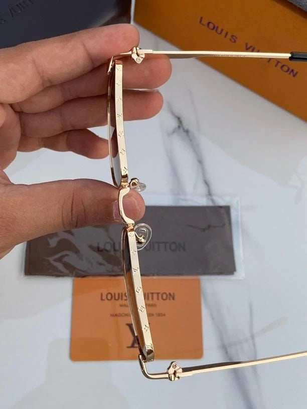 Louis Vuitton Black lenses And Golden Gucci Design Frame For Men's and Women's Sunglass Square Design Golden Strap Unisex Gift Sunglass LV-Gld-01