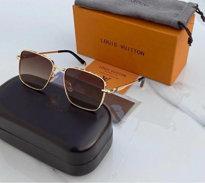 Louis Vuitton Black lenses And Golden Gucci Design Frame For Men's and Women's Sunglass Square Design Golden Strap Unisex Gift Sunglass LV-Gld-01