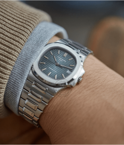 Patek philippe Nautilus 3711/1G-001 ridged Blue dial with horizontal grooves PK-N-3811