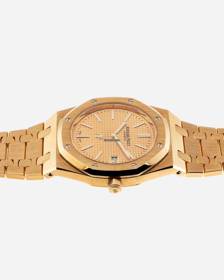 Audemars Piguet Royal Oak Selfwinding Extra-Thin In A Luscious New Plum Tone Dial New Arrival For Man With crocodile Dial Design Watch AP-15202BA