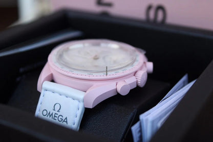 Omega Premium Quality extremely rare, and highly attractive prototype stainless steel With White Color Spacesuit-ready Velcro Strap Pink Color Dial Chronograph Moon Wristwatch- MISSION TO VENUS OG-P-1040