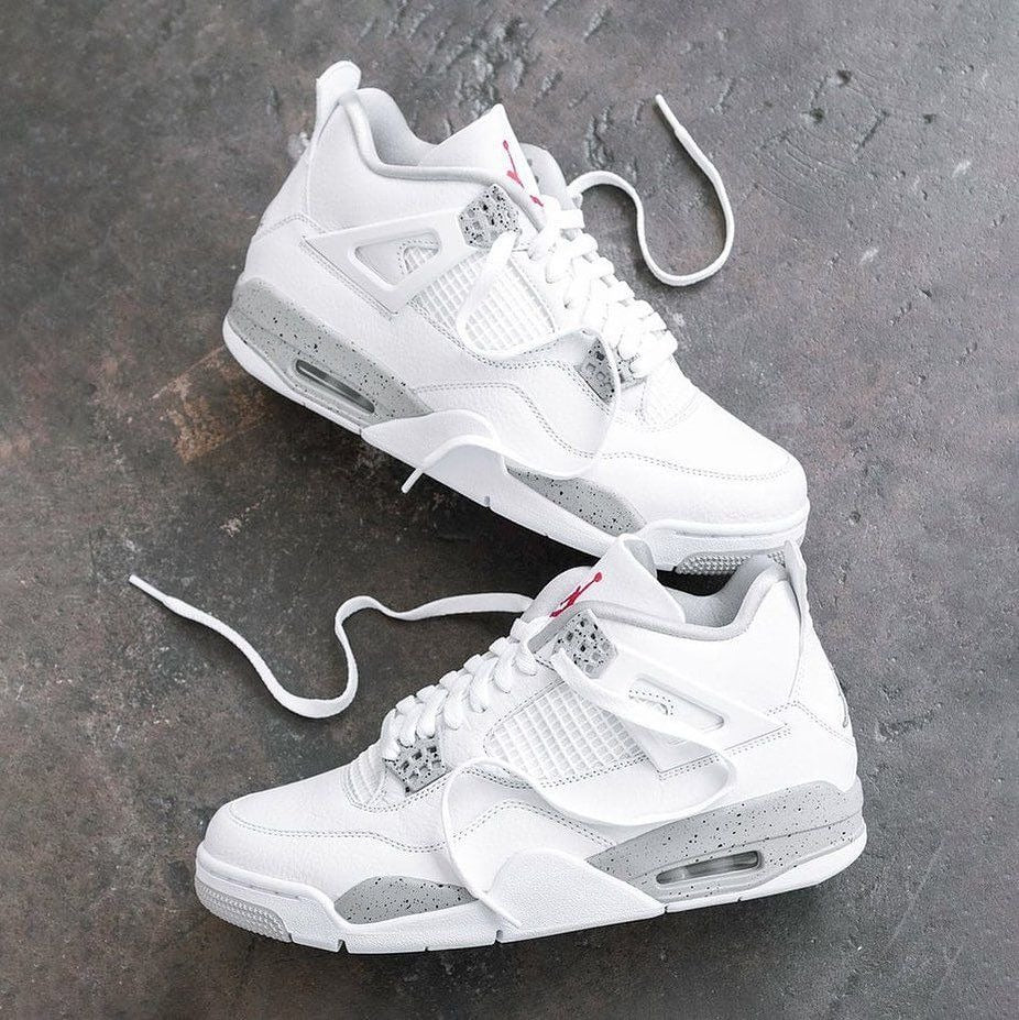 Air Jordan 4 retro white deals Oreo sneakers. Sizes 6-12