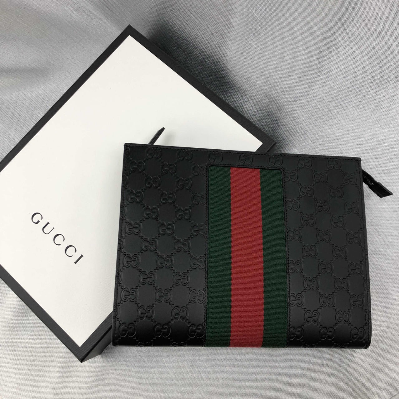 Gucci GG Men Gucci Pouch in Black Soft GG Supreme with GC-6871